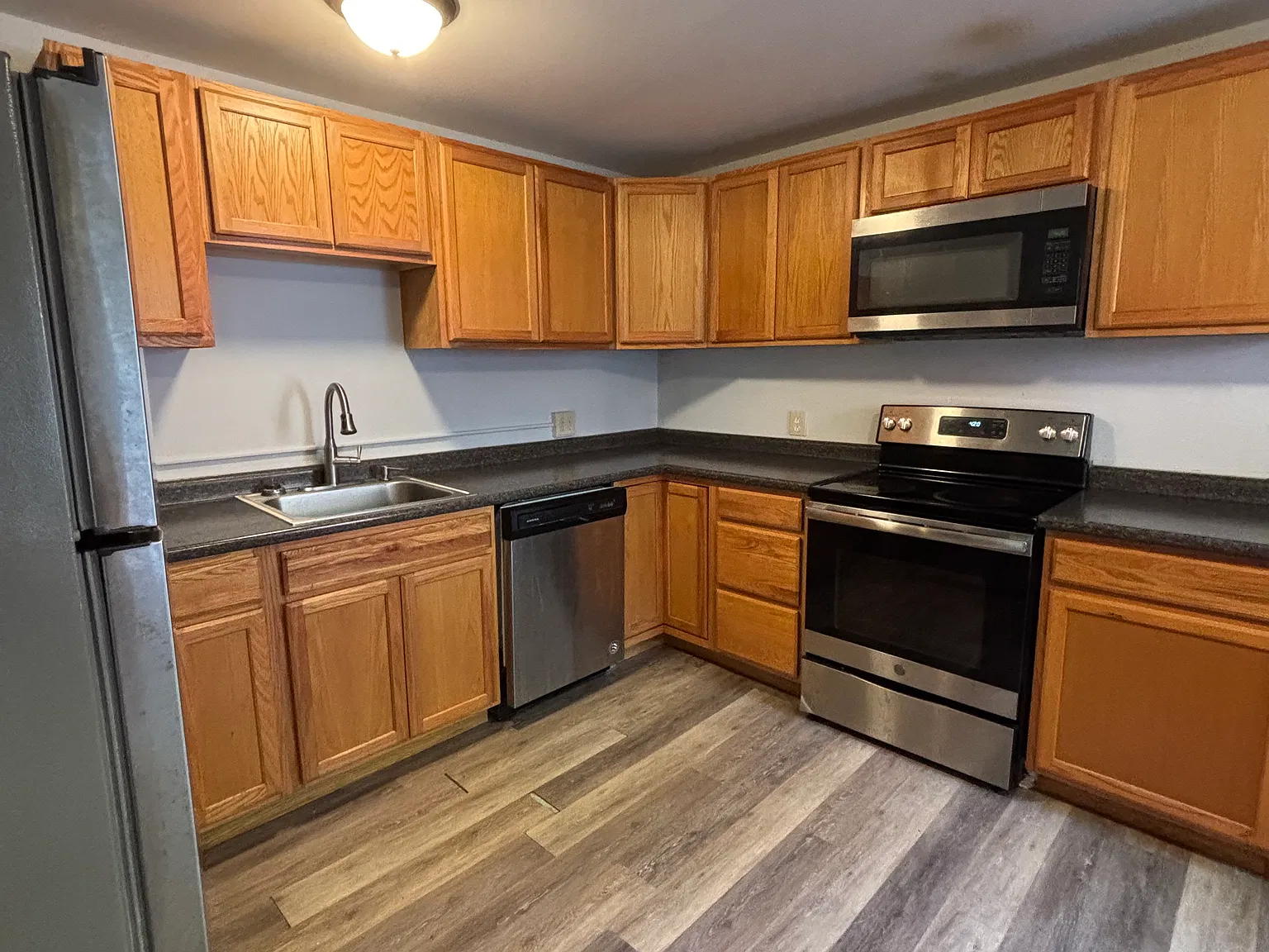 3 bed, 1200 sqft, $1,650 — Photo 3