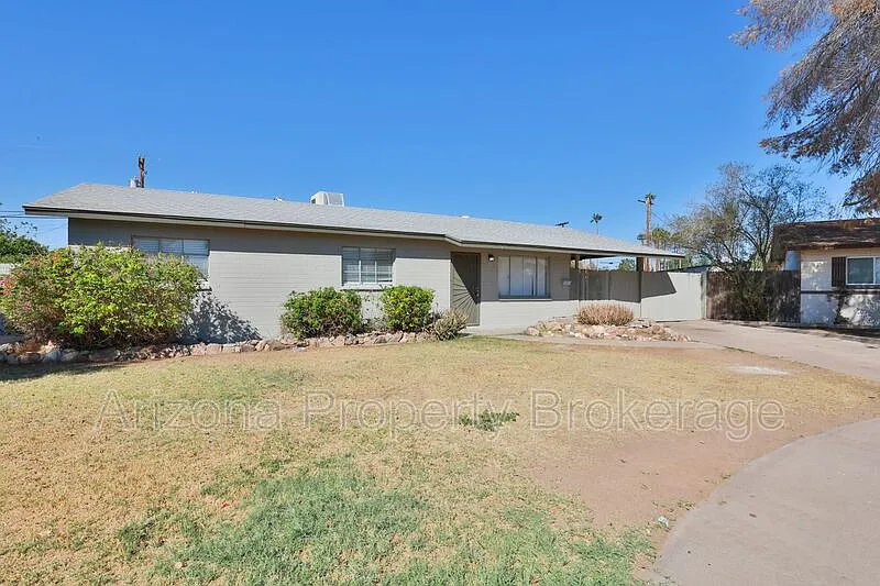 4 bed, 2.0 bath, 1176 sqft, $1,945 — Photo 2