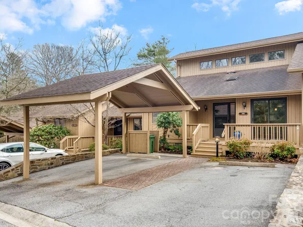 1104 Red Oak Dr, Hendersonville, NC 28791