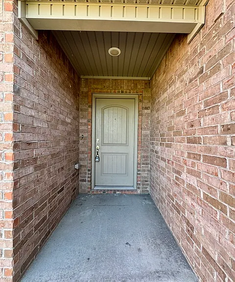 508 Eagle Dr NE — Photo 4
