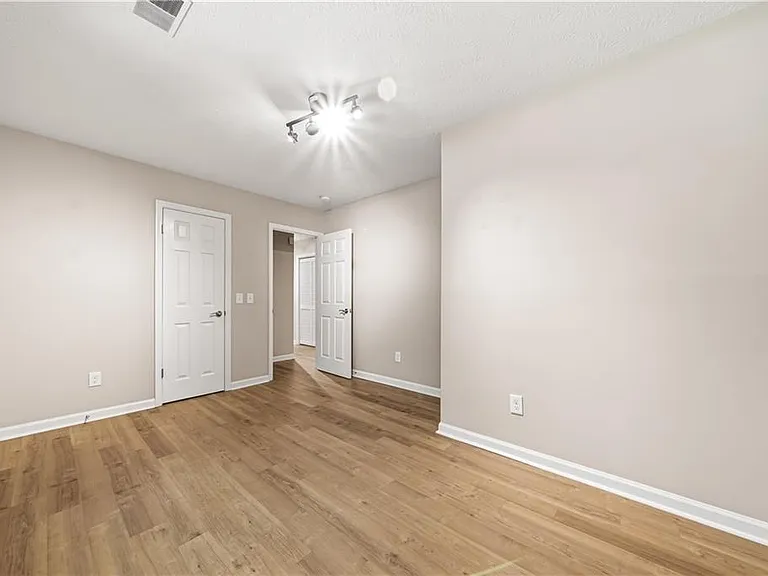 3773 Memorial Pkwy NW — Photo 17