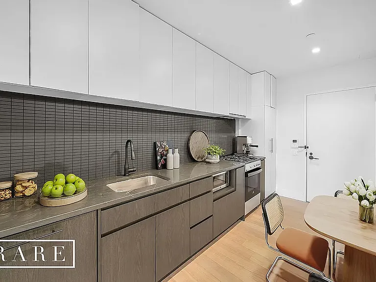 625 Driggs Ave #4J — Photo 6
