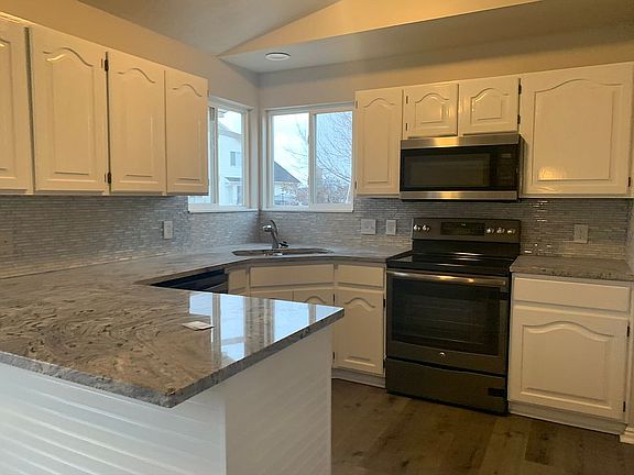 5th image of 801 Lakeview