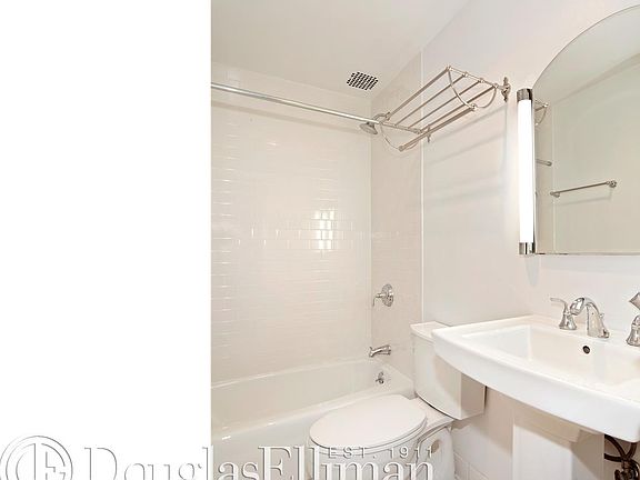 4th image of 334 W 77th St APT 3