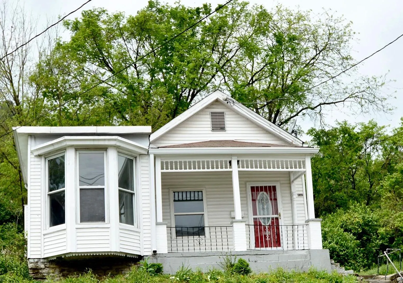 Cute 2 bed 1 Bath Home! Huge Walk in Closet — Photo 2