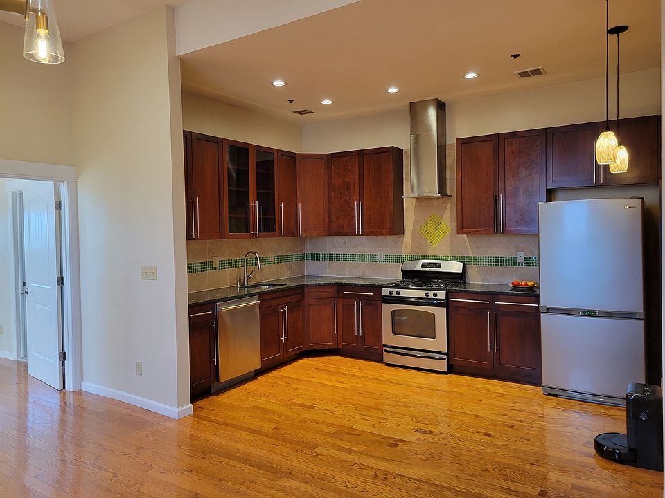 1st image of 9 E 18th St #3
