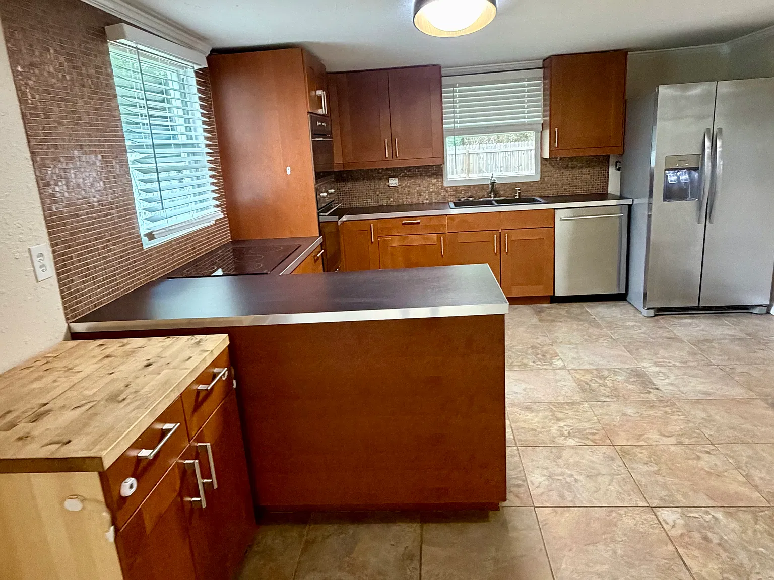 114 Lake Ave SE — Photo 2