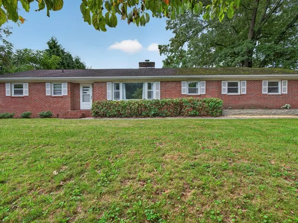 16019 Briarwood Ln, Abingdon, VA 24210