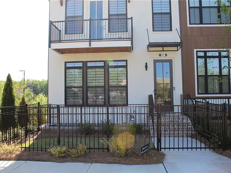 124 Downing Dr — Photo 3