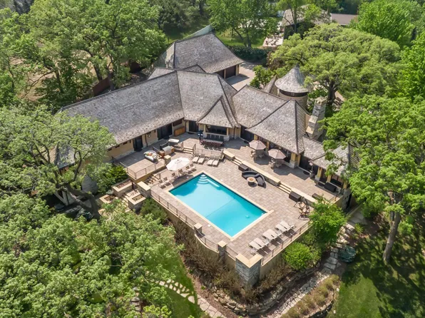 12535 Beach Cir, Eden Prairie, MN 55344