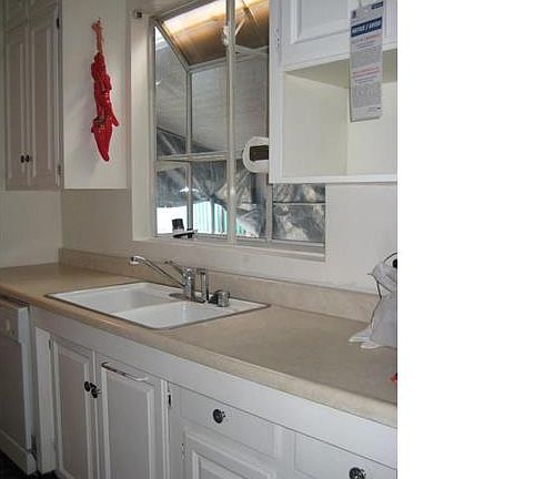 3rd image of 5636 Woodman Ave