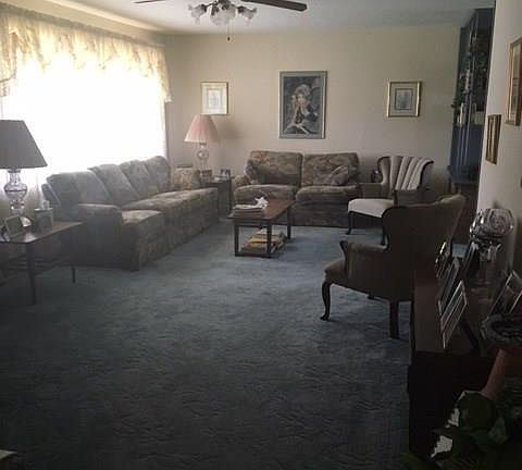 2nd image of 930 N Ross Ave