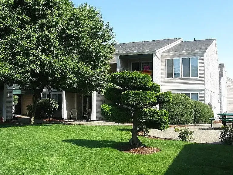 10570 SE Cherry Blossom Dr — Photo 1