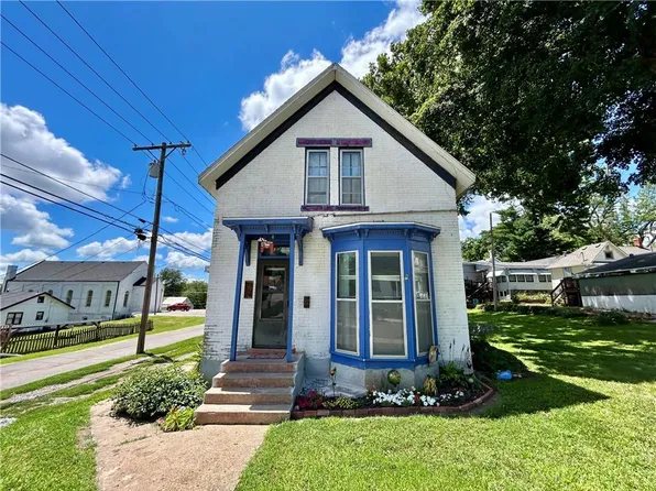 413 N 7th St, Atchison, KS 66002