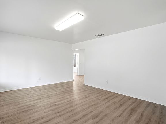 3rd image of 4004 W Watrous Ave