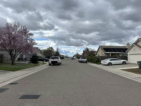 Exterior Neighborhood (street photo)