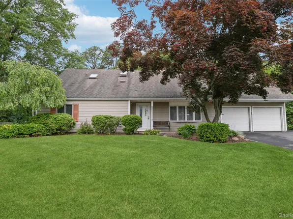 28 Campus Lane, Ronkonkoma, NY 11779