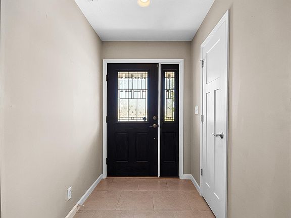4th image of 3884 Druze Ave