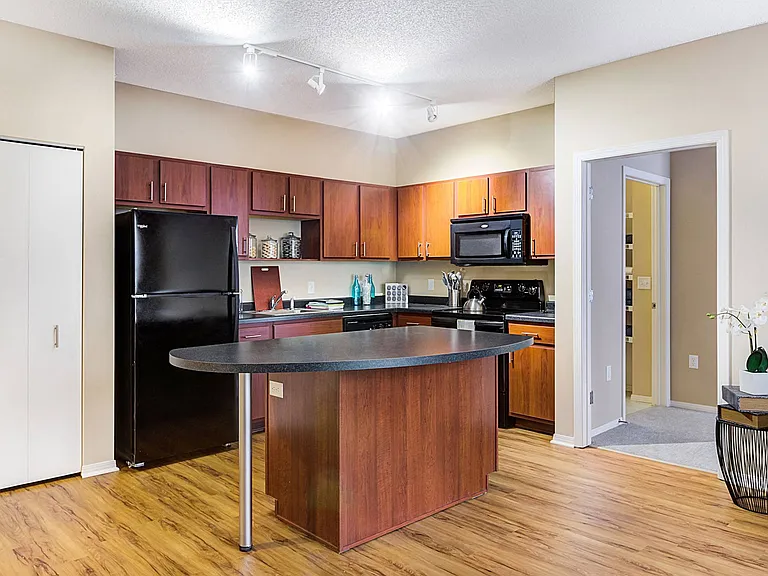 Uptown Lake Apartments — Photo 9