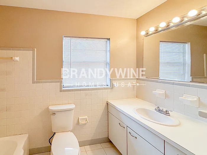 7236 Darien Way — Photo 11
