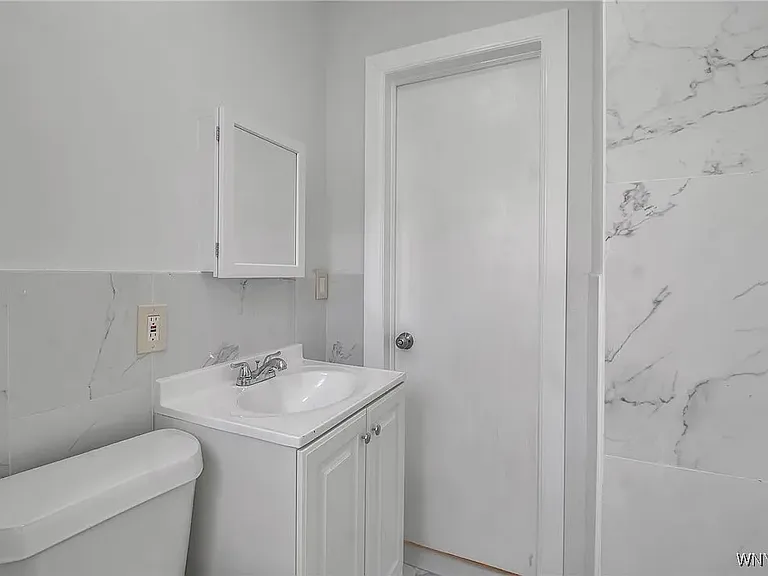 2nd flr bathroom