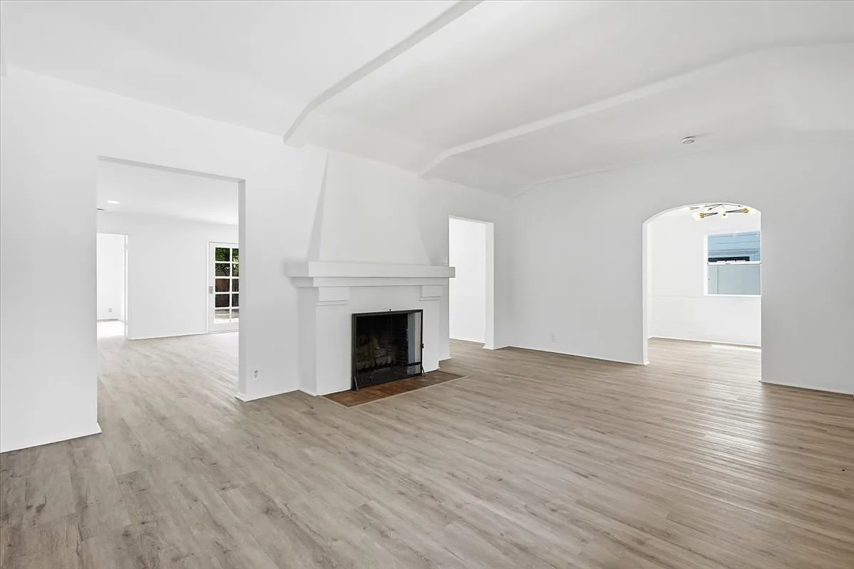 3 bed, 1962 sqft, $7,495 — Photo 4