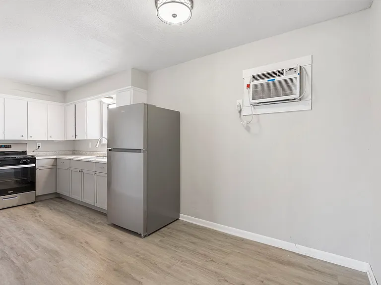 420 W Normal St — Photo 9