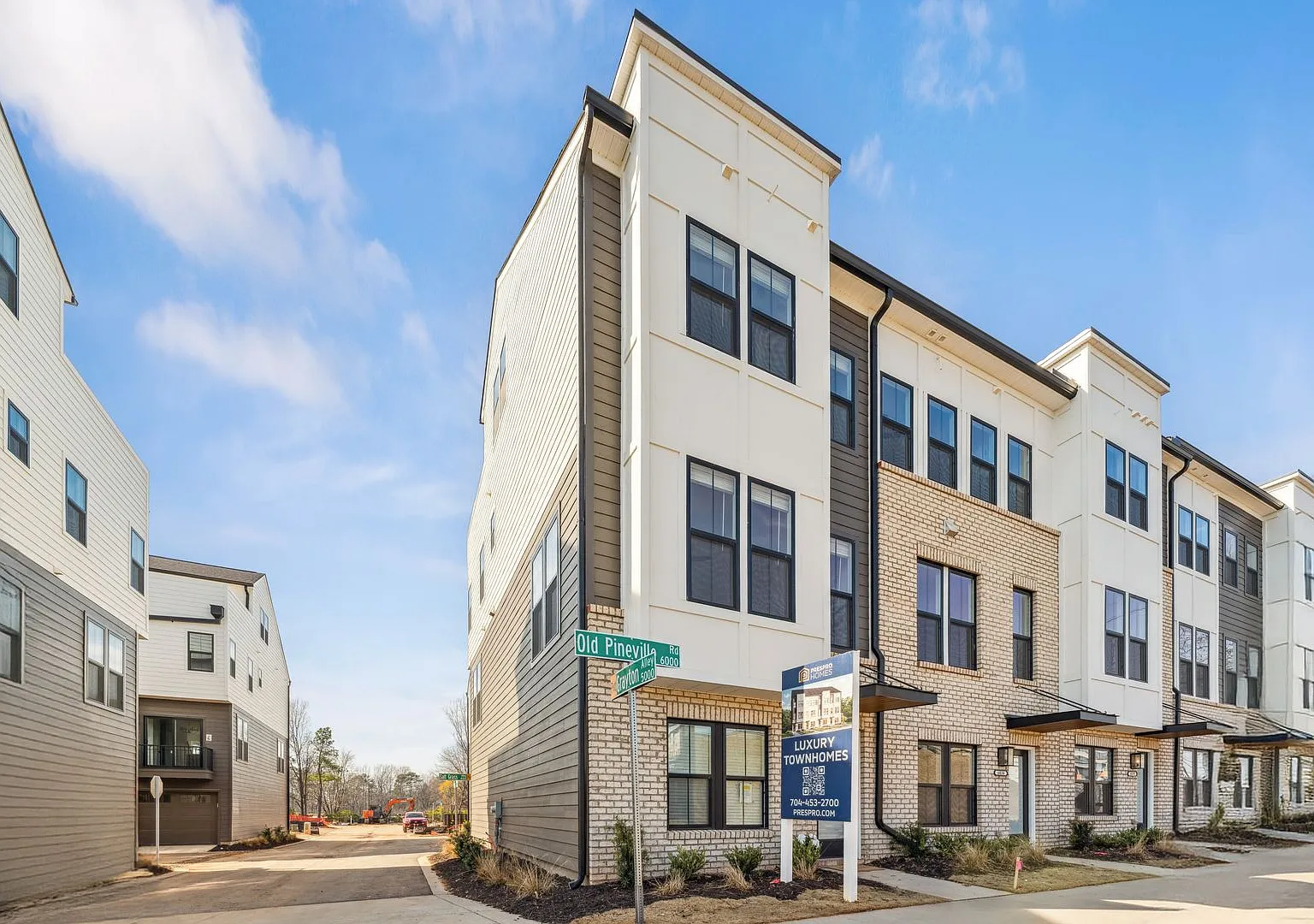 2 BR/2.5BA | Modern End Unit Townhome| 2-Car Garage + rooftop terrace — Photo 1