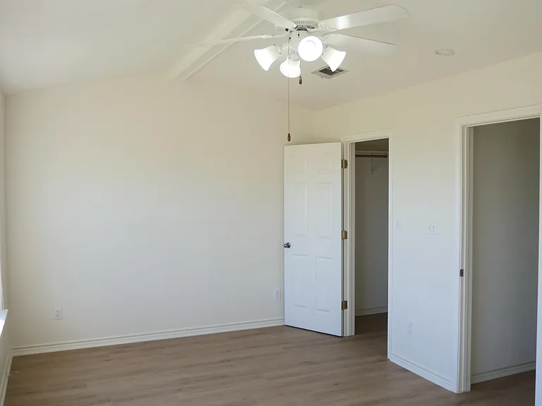 503 Gateway Pkwy #4 — Photo 16
