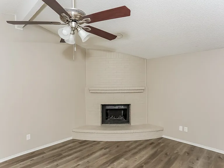 6004 Cool Springs Dr — Photo 3