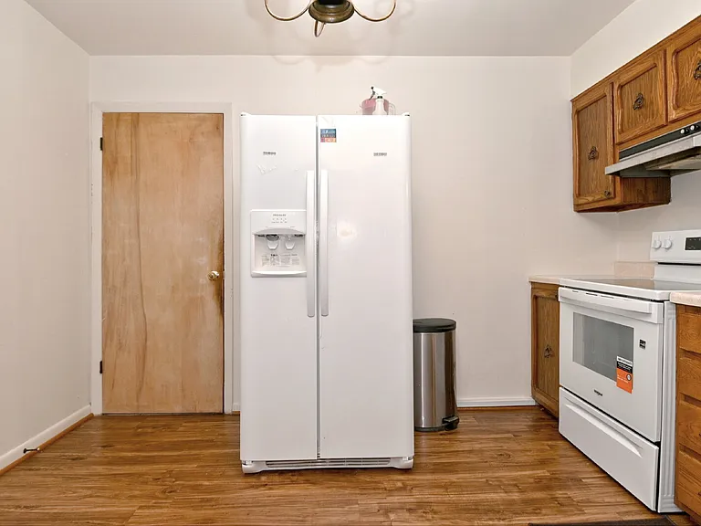 7146 S Meridian St — Photo 16