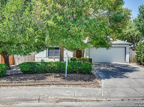 2nd image of 2613 Ashley Oak Dr