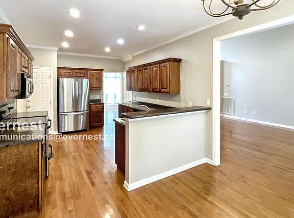 2nd image of 5560 Crooked Creek Dr