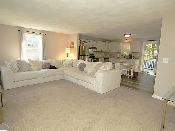 13L Tigertail Circle, Derry, NH 03038