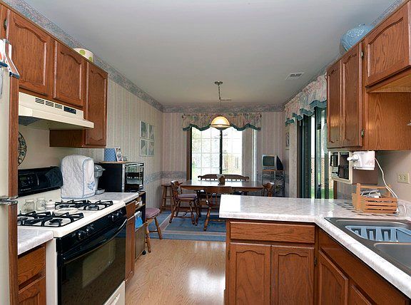 5th image of 4131 Pheasant Trail Ct #7
