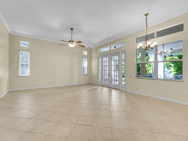 211 NW Pleasant Grove Way — Photo 5
