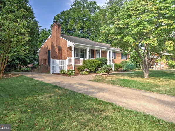 30 Hamilton Terrace Dr, Hamilton, VA 20158