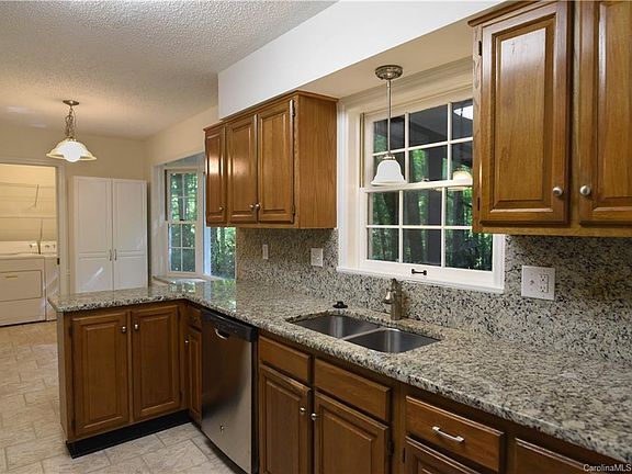 5th image of 188 Haywood Knolls Dr