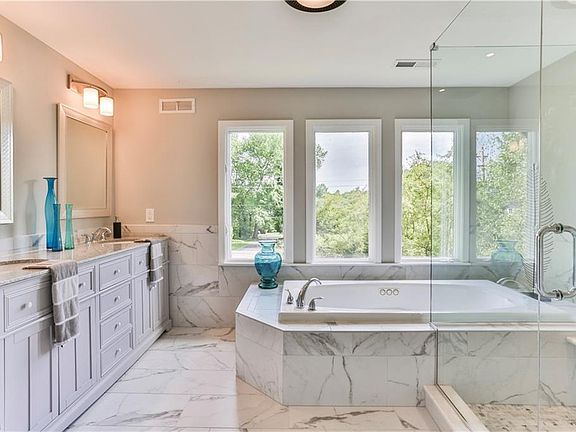 4th image of 33199 Fairmount Blvd