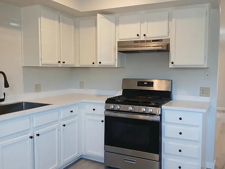 126 N 12th St #C — Photo 8