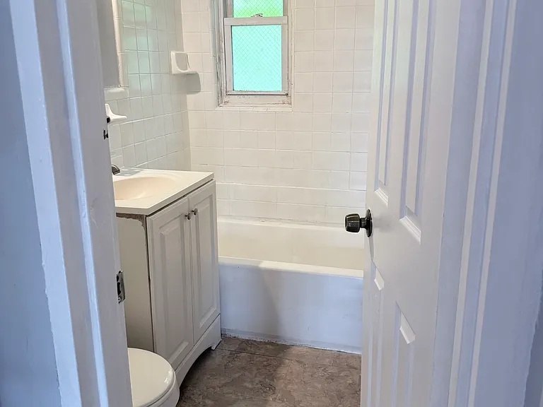 70 Crawford St — Photo 15