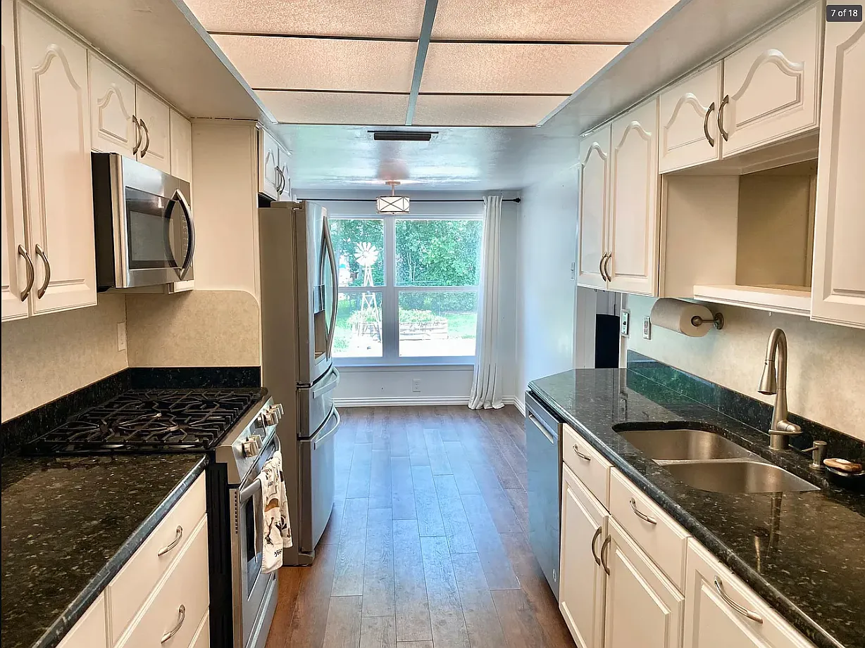 3 bed, 2438 sqft, $3,250 — Photo 4