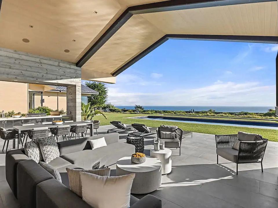 Step into luxury at ZeroOne! Enjoy welcoming ocean views in the expansive living room, creating a perfect ambiance for your stay.