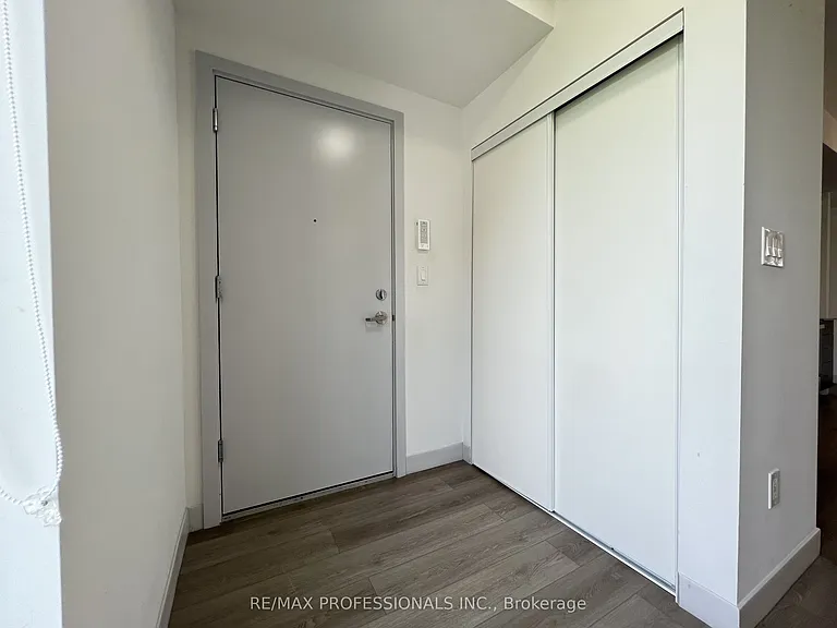 37 Antrim Cres #305 — Photo 7