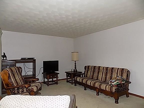 5th image of 139 Summit St