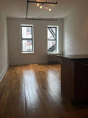 Rented by Kew Forest Realty Inc | media 10