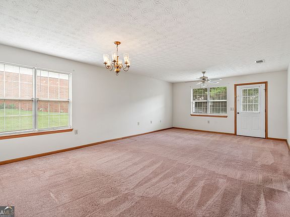 3rd image of 272 Olde Oaks Ln
