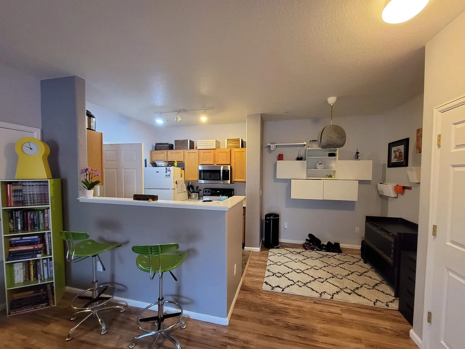 2 bed, 1037 sqft, $1,890 — Photo 2