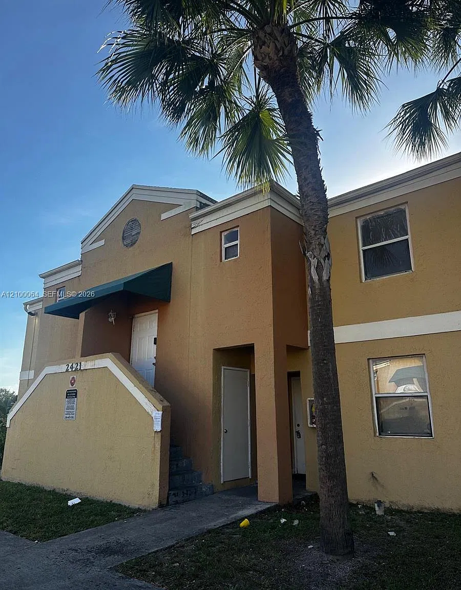 Circle Villas (The) Condo — Photo 1