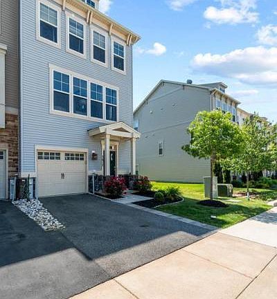 5th image of 7617 Lyndon Ct